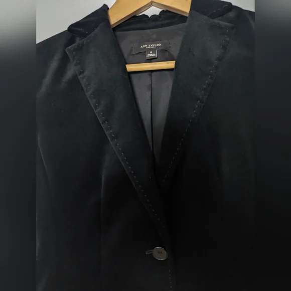 ANN TAYLOR BLACK  BLAZER JACKET IN VELVET SIZE 4 EUC Preppy Classic Business - Picture 5 of 12
